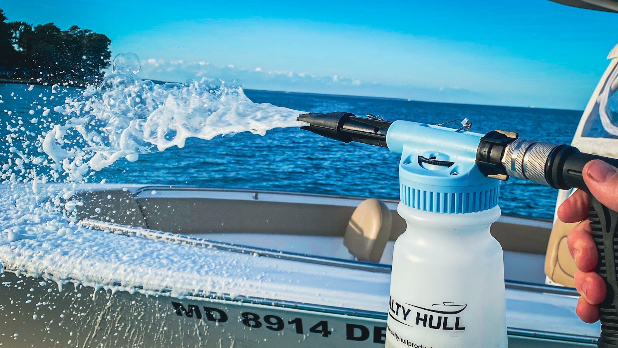 Cleaning boat with foam gun 